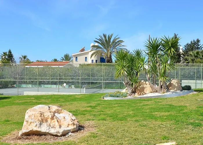 14 In קורל ביי